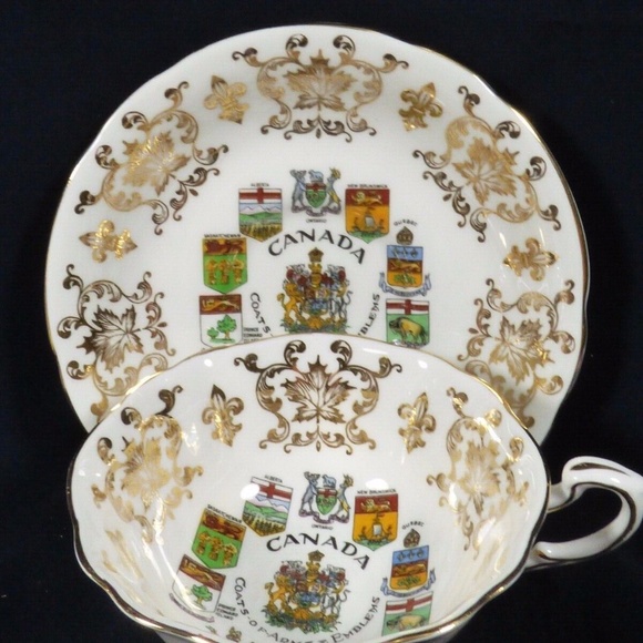 VTG Paragon Fine Bone China England Canada Coat of Arms #515 Cup & Saucer set - Picture 1 of 10